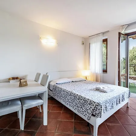 A2 One Bedroom Flat Апартаменты Тосколано-Мадерно