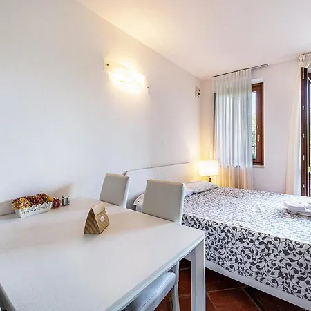 A2 One Bedroom Flat Апартаменты Тосколано-Мадерно