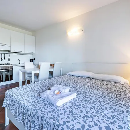 Апартаменты A2 One Bedroom Flat Тосколано-Мадерно