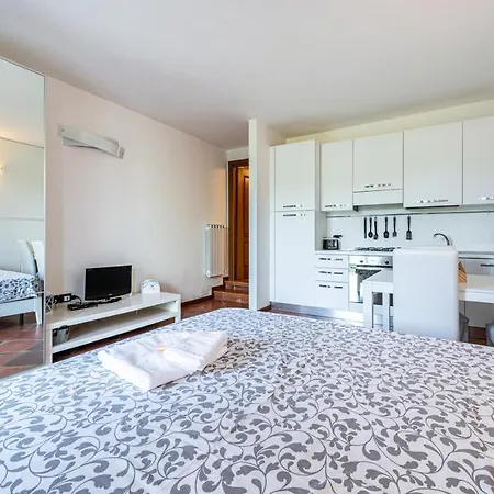 A2 One Bedroom Flat Апартаменты *